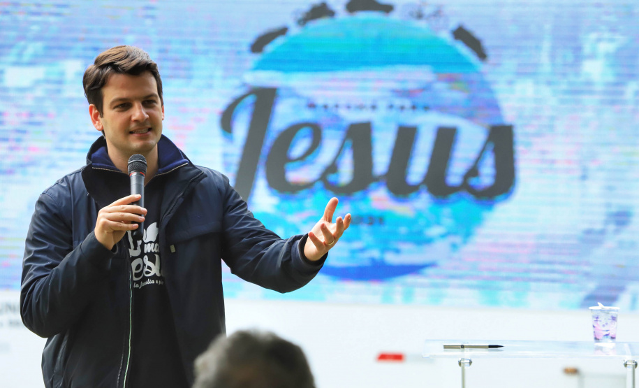 Uma cerimônia no jardim do Palácio Iguaçu, em Curitiba, realizada na manhã deste sábado (15), marcou a abertura oficial da 26ª edição da Marcha para Jesus