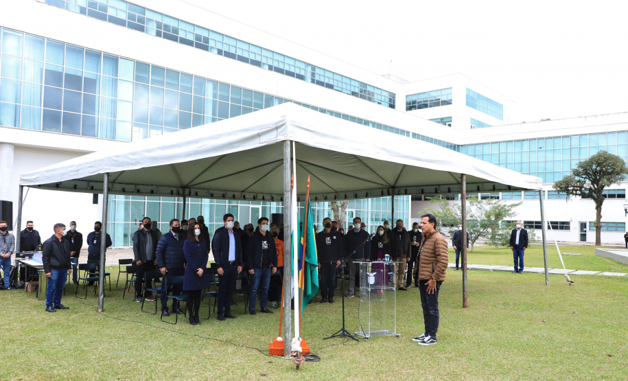 Uma cerimônia no jardim do Palácio Iguaçu, em Curitiba, realizada na manhã deste sábado (15), marcou a abertura oficial da 26ª edição da Marcha para Jesus. Ao lado de pastores de diferentes denominações religiosas da capital, o governador Carlos Massa Ratinho Junior e a primeira-dama Luciana Saito Massa acompanharam a solenidade, além de outras autoridades. O evento faz parte do Calendário Oficial do Estado. - Curitiba, 15/05/2021 - Foto: José Fernando Ogura/AEN