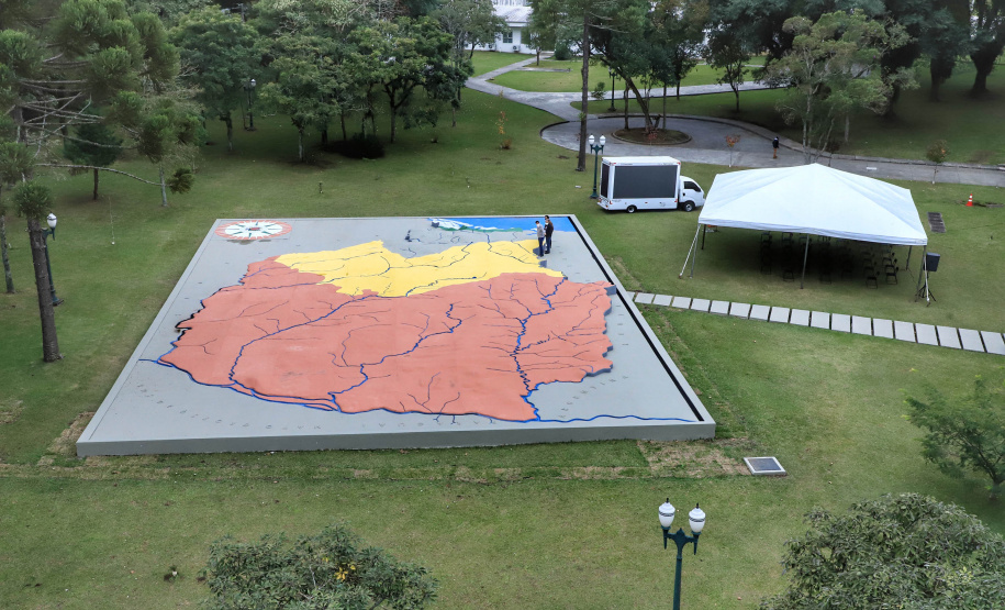 Uma cerimônia no jardim do Palácio Iguaçu, em Curitiba, realizada na manhã deste sábado (15), marcou a abertura oficial da 26ª edição da Marcha para Jesus. Ao lado de pastores de diferentes denominações religiosas da capital, o governador Carlos Massa Ratinho Junior e a primeira-dama Luciana Saito Massa acompanharam a solenidade, além de outras autoridades. O evento faz parte do Calendário Oficial do Estado. - Curitiba, 15/05/2021 - Foto: Alessandro Vieira