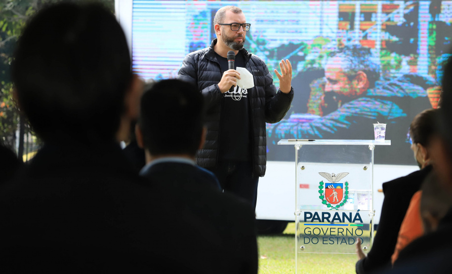 Uma cerimônia no jardim do Palácio Iguaçu, em Curitiba, realizada na manhã deste sábado (15), marcou a abertura oficial da 26ª edição da Marcha para Jesus. Ao lado de pastores de diferentes denominações religiosas da capital, o governador Carlos Massa Ratinho Junior e a primeira-dama Luciana Saito Massa acompanharam a solenidade, além de outras autoridades. O evento faz parte do Calendário Oficial do Estado. - Curitiba, 15/05/2021 - Foto: José Fernando Ogura/AEN