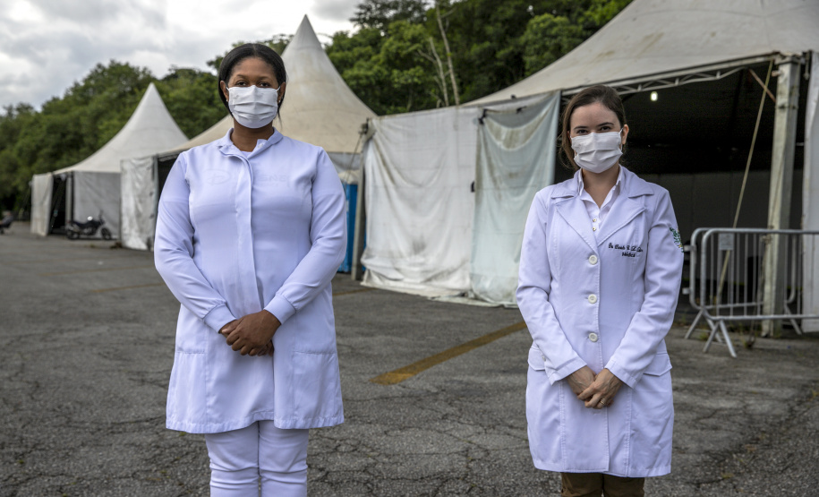 Hoje, 17 de maio, é uma data que poucos lembram, mas que merece atenção especial, principalmente de quem trabalha sob tensão ou muito estresse. Hoje é Dia Mundial da Hipertensão, por isso, a equipe médica que atua no Porto de Paranaguá aproveita para conscientizar, em especial, os caminhoneiros sobre a importância de não descuidar da saúde na boleia. - Paranaguá, 17/05/2021  -  Foto: Claudio Neves/Portos do Paraná