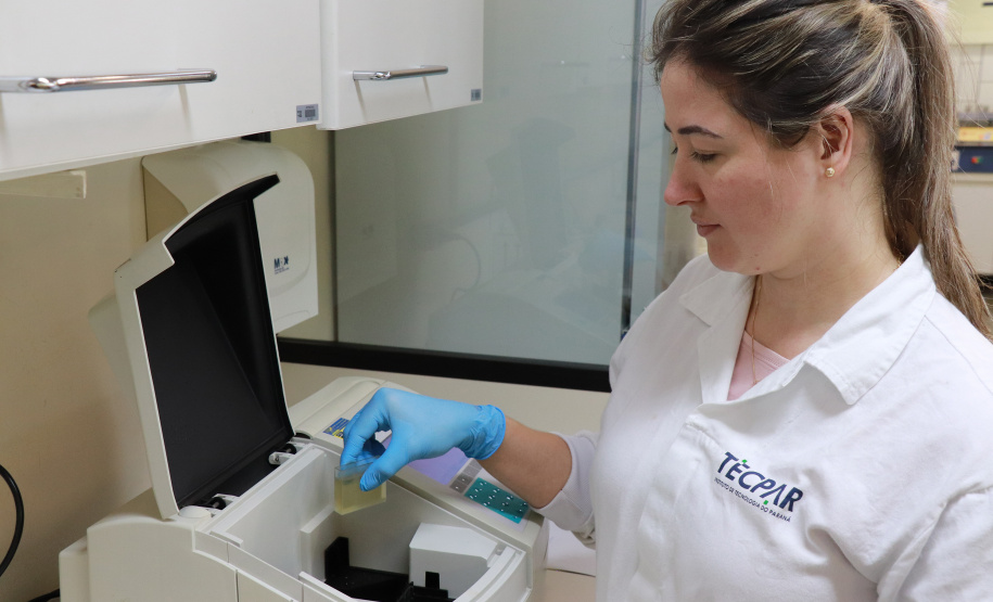 A estiagem severa que afetou a Região Metropolitana de Curitiba aumentou a demanda pela construção de poços artesianos e a procura pelos serviços de análise da qualidade da água, feito pelo Instituto de Tecnologia do Paraná (Tecpar). - Curitiba, 17/05/2021 - Foto: Tecpar