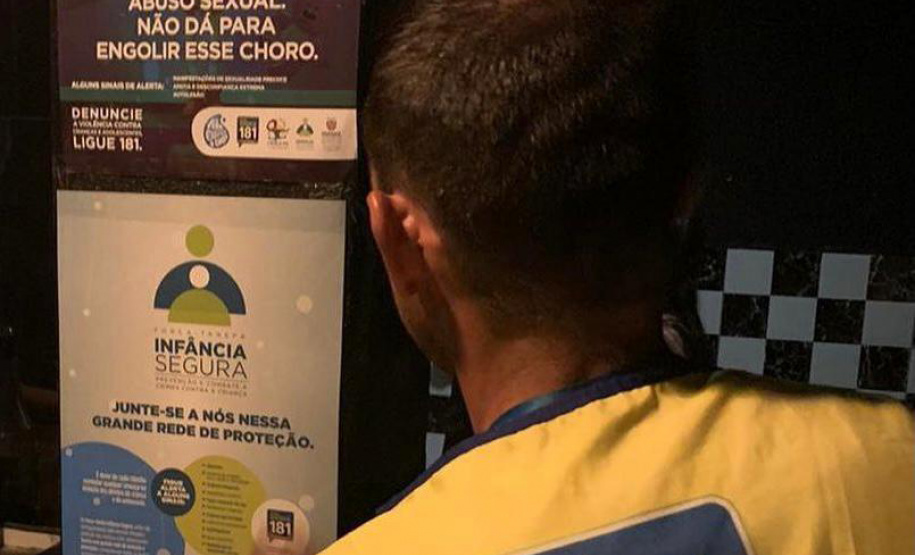 No Dia Nacional de Enfrentamento ao Abuso e Exploração Sexual de Crianças e Adolescentes, Secretaria de Justiça e Secretaria da Segurança promovem ação de conscientização nas ruas - Curitiba, 17/05/2021 - Foto: SEJUF