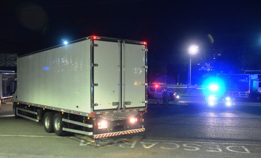 Chegaram ao Paraná, na noite desta segunda-feira (18), 374.100 novas doses do imunizante Covishield, produzido na parceria entre Universidade de Oxford, AstraZeneca e Fundação Oswaldo Cruz (Fiocruz).  -  Curitiba, 17/05/2021  -  Foto: Américo Antonio/SESA