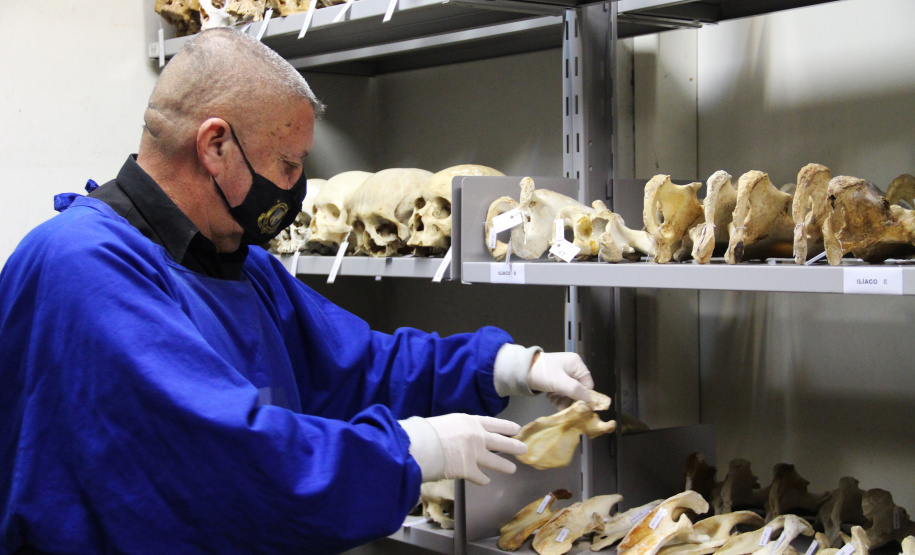 No dia Internacional do Museu (18 de maio), a Secretaria de Estado da Segurança Pública do Paraná (Sesp) destaca um personagem que tem total conexão com o Museu de Ciências Forenses da Polícia Científica do Paraná (PCP), o curador Joel Camargo, responsável por cuidar do acervo e que passou por todas as transformações da instituição e, também, do museu, em mais de 40 anos de trabalho e dedicação