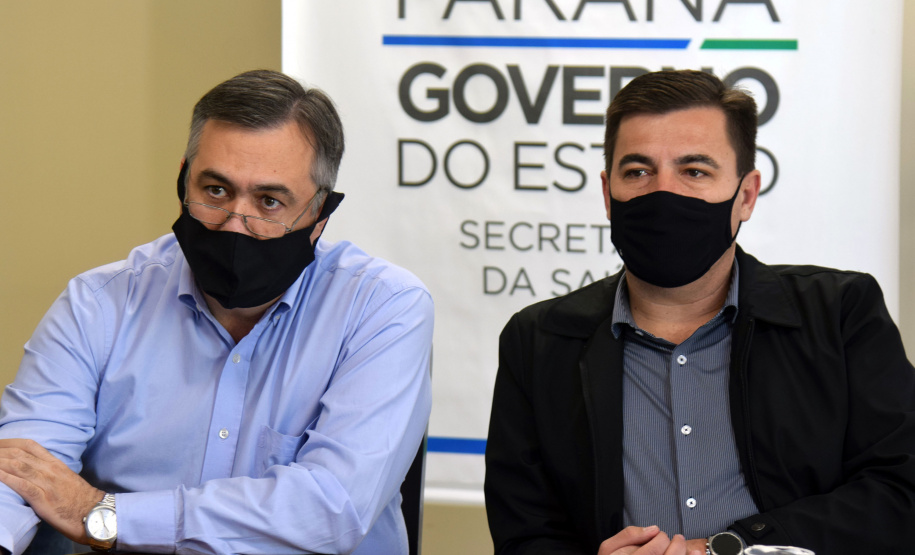 A Secretaria de Estado da Saúde (Sesa) realizou uma reunião com a Associação dos Municípios do Paraná e as 19 associações microrregionais dos municípios nesta terça-feira (18) para apresentar a situação epidemiológica da Covid-19 no Estado.  -  Curitiba, 18/05/2021  -  foto: américo Antonio/SESA