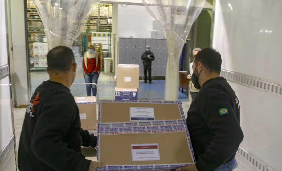 vacinas contra Covid-19 produzidas pela parceria entre Pfizer e BioNTech. O terceiro lote dos imunizantes, que chegou  à Capital nesta terça-feira (18), com mais 39.780 doses
Foto Gilson Abreu/AEN