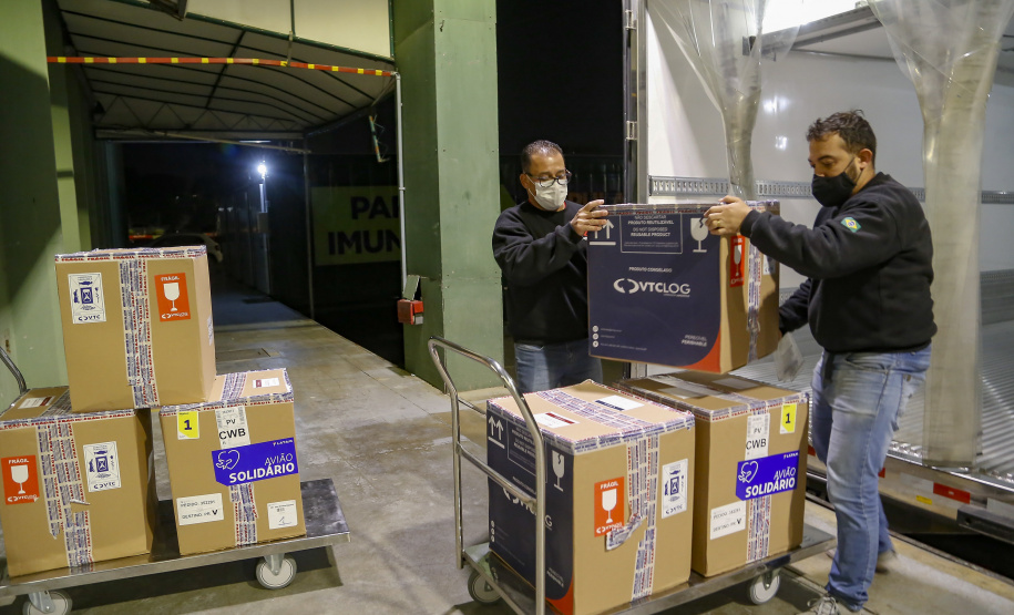 vacinas contra Covid-19 produzidas pela parceria entre Pfizer e BioNTech. O terceiro lote dos imunizantes, que chegou  à Capital nesta terça-feira (18), com mais 39.780 doses
Foto Gilson Abreu/AEN