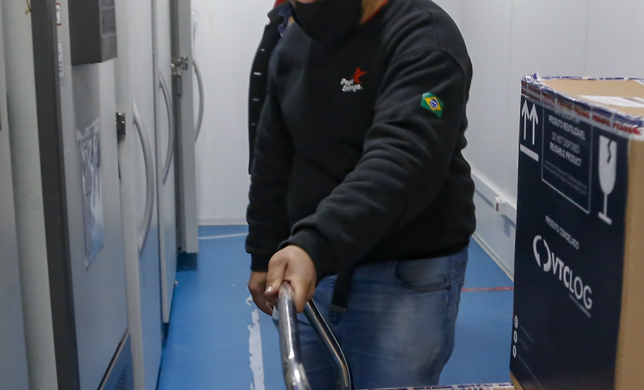 vacinas contra Covid-19 produzidas pela parceria entre Pfizer e BioNTech. O terceiro lote dos imunizantes, que chegou  à Capital nesta terça-feira (18), com mais 39.780 doses
Foto Gilson Abreu/AEN