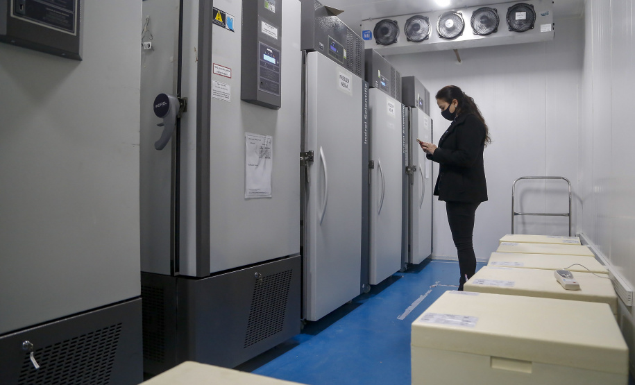 vacinas contra Covid-19 produzidas pela parceria entre Pfizer e BioNTech. O terceiro lote dos imunizantes, que chegou  à Capital nesta terça-feira (18), com mais 39.780 doses
Foto Gilson Abreu/AEN