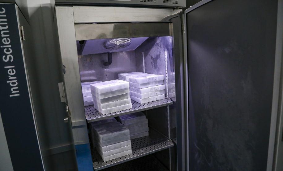 vacinas contra Covid-19 produzidas pela parceria entre Pfizer e BioNTech. O terceiro lote dos imunizantes, que chegou  à Capital nesta terça-feira (18), com mais 39.780 doses
Foto Gilson Abreu/AEN