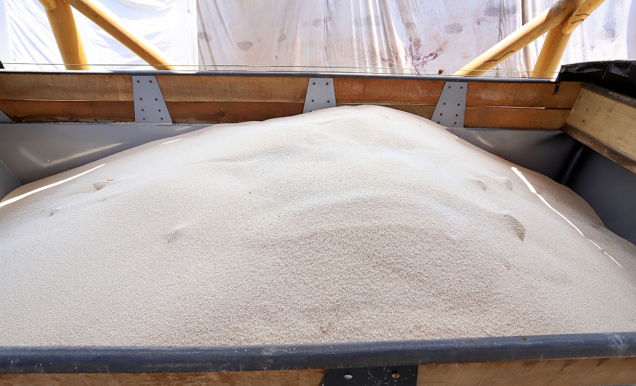 Descarga de fertilizantes está mais eficiente e a produtividade média, por dia, cresceu 20% em 2021. No primeiro quadrimestre deste ano foram 42.890 toneladas de adubo descarregadas diariamente. - Paranaguá, 19/05/2021 - Foto: Claudio Neves/Portos do Paraná