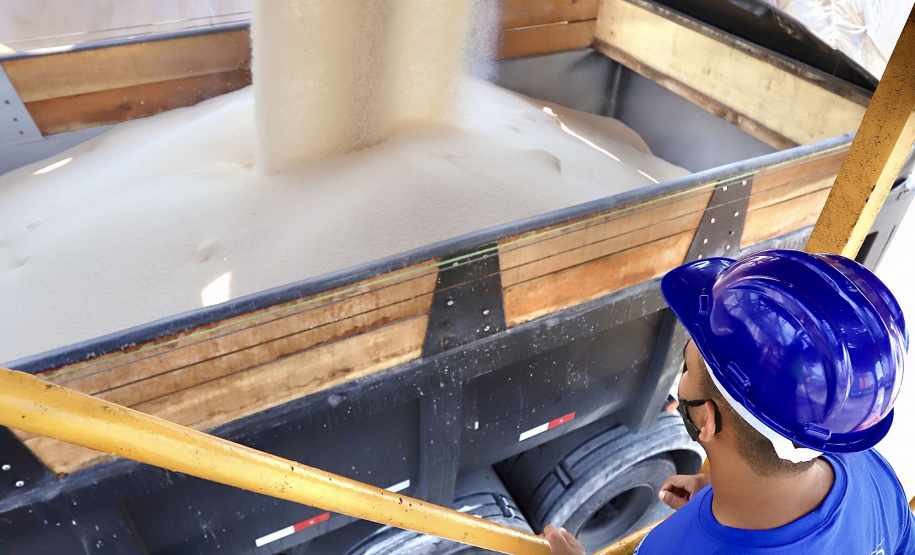 Descarga de fertilizantes está mais eficiente e a produtividade média, por dia, cresceu 20% em 2021. No primeiro quadrimestre deste ano foram 42.890 toneladas de adubo descarregadas diariamente. - Paranaguá, 19/05/2021 - Foto: Claudio Neves/Portos do Paraná