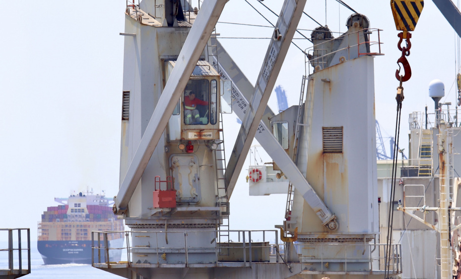 Descarga de fertilizantes está mais eficiente e a produtividade média, por dia, cresceu 20% em 2021. No primeiro quadrimestre deste ano foram 42.890 toneladas de adubo descarregadas diariamente. - Paranaguá, 19/05/2021 - Foto: Claudio Neves/Portos do Paraná