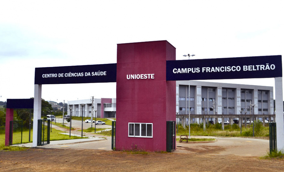 O governador Carlos Massa Ratinho Júnior assinou a autorização para a liberação de recursos públicos, para a conclusão de obra de construção de um novo bloco para o Centro de Ciências da Saúde da Universidade Estadual do Oeste do Paraná (Unioeste), no Campus de Francisco Beltrão. No local, serão instaladas as estruturas clínicas e ambulatoriais para os cursos de Medicina e Nutrição.  -   Curitiba, 19/05/2021  -  Foto: Divulgação UNIOESTE