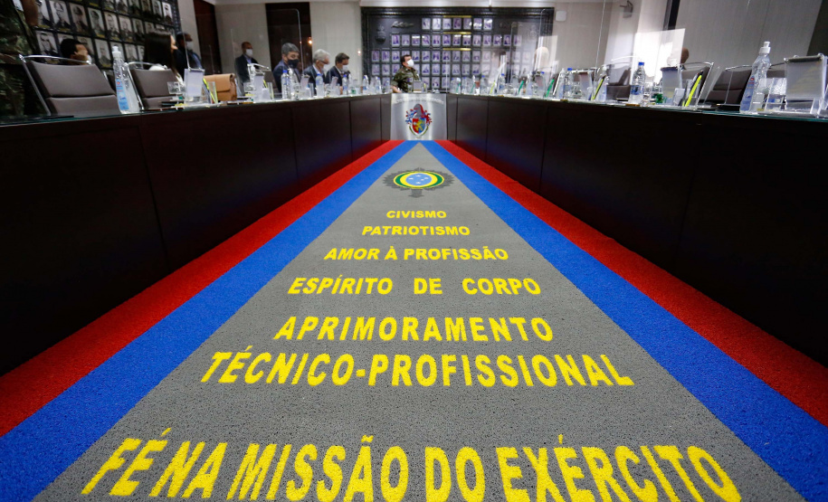 O governador Carlos Massa Ratinho Junior apresentou nesta quinta-feira (19) ao comandante-geral do Exército Brasileiro, general Paulo Sérgio Nogueira de Oliveira, o projeto de Ponta Grossa para sediar a Escola de Sargentos das Armas (ESA) da instituição. Foto: Jonathan Campos/AEN