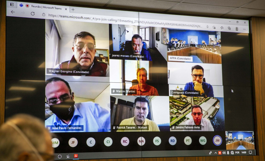 A comunidade portuária de Paranaguá recebeu nesta quarta-feira (19) a visita do comandante do 8º Distrito Naval, vice-almirante Sergio Fernando de Amaral Chaves Junior, e do capitão de mar e guerra André Luiz Morais de Vasconcelos.