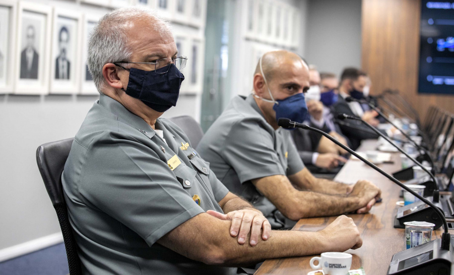 A comunidade portuária de Paranaguá recebeu nesta quarta-feira (19) a visita do comandante do 8º Distrito Naval, vice-almirante Sergio Fernando de Amaral Chaves Junior, e do capitão de mar e guerra André Luiz Morais de Vasconcelos.