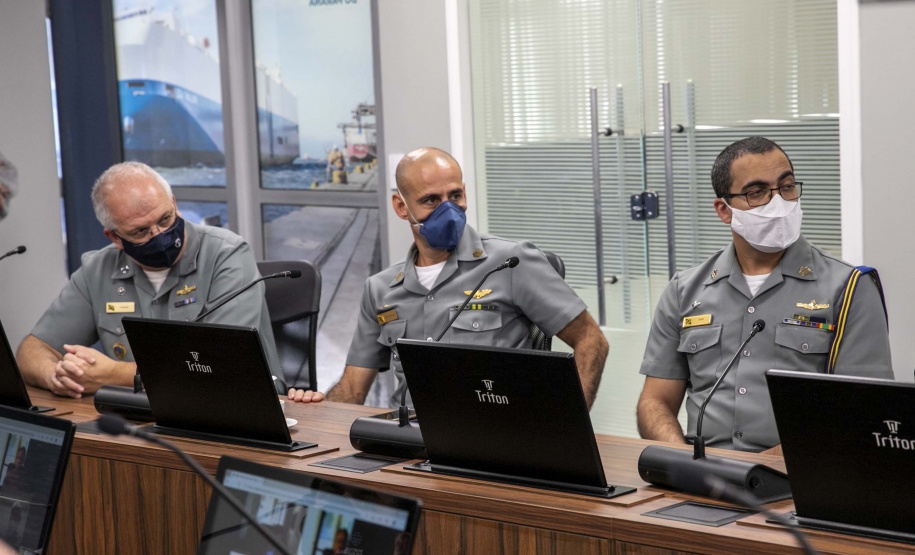 A comunidade portuária de Paranaguá recebeu nesta quarta-feira (19) a visita do comandante do 8º Distrito Naval, vice-almirante Sergio Fernando de Amaral Chaves Junior, e do capitão de mar e guerra André Luiz Morais de Vasconcelos.
