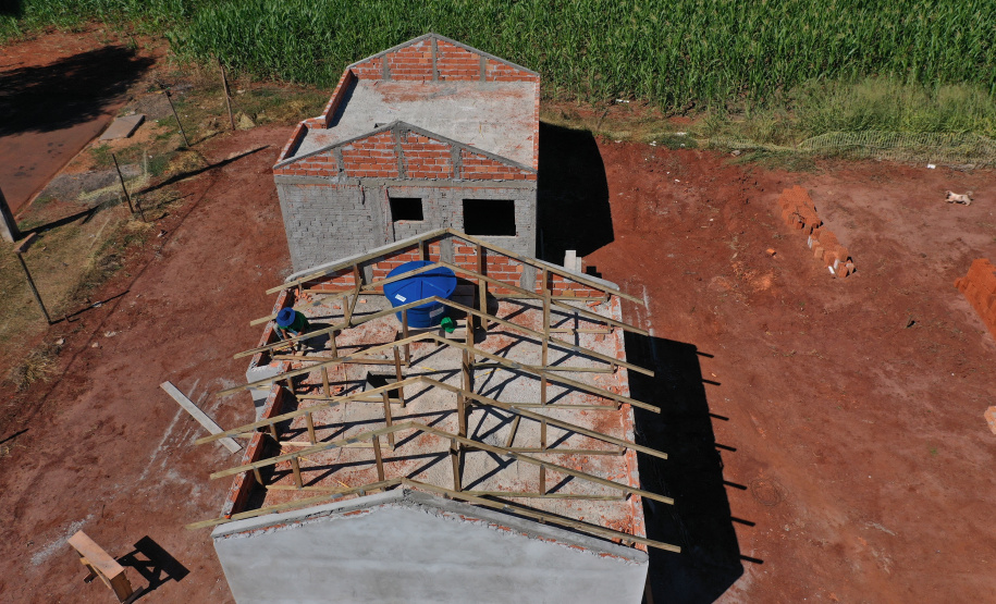 Técnicos da Cohapar estiveram em Guaíra nesta quarta-feira (19) para vistoriar a obra de execução de 21 casas populares na cidade, na região Oeste do estado. As moradias são subsidiadas integralmente pelo Governo do Estado, com um investimento de R$ 1,7 milhão obtido via financiamento junto ao Banco Interamericano de Desenvolvimento. (Foto: Alessandro Vieira / AEN)