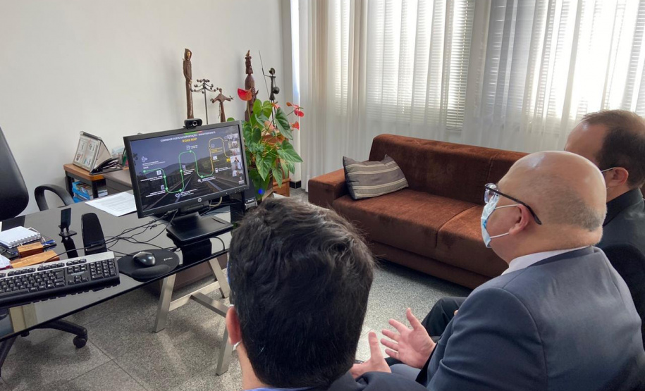 Nesta quarta-feira (19), representantes de cinco das maiores cooperativas do País (Cotriguaçu, Coopavel, Lar, Copacol, e Frimesa) conheceram o projeto da Nova Ferroeste. Eles estiveram reunidos com o coordenador do Plano Estadual Ferroviário, Luiz Henrique Fagundes, o diretor-presidente da Ferroeste, André Gonçalves, e o Assessor Logístico do Governo do Mato Grosso do Sul, Lúcio Lagemann. - Foto: Divulgação Nova Ferroeste