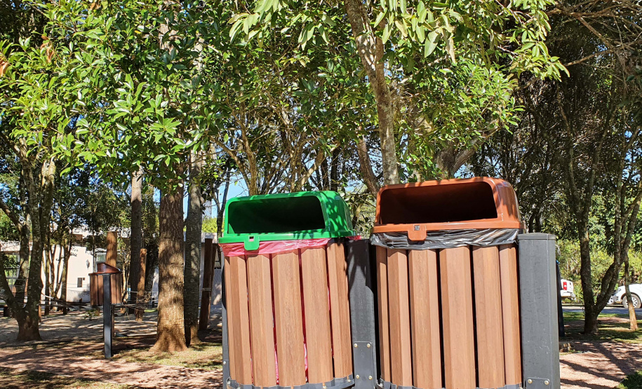 Durante a entrega do selo Aterro Zero, no Parque Estadual Vila Velha, nos Campos Gerais, nesta quarta-feira (19), o secretário do Desenvolvimento Sustentável e do Turismo, Márcio Nunes, destacou que o parque entra para hostoria do país e atende o conceito de sustentabilidade do Governo do Estado. Na foto, os sacos dos lixos sao produzidos pelo projeto, com reciclagem de plasticos. - Vila Velha, 19/05/2021 - Foto: SEDEST/IAT