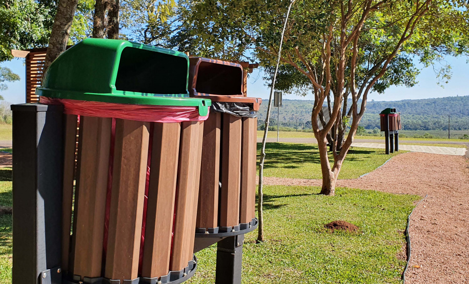 Durante a entrega do selo Aterro Zero, no Parque Estadual Vila Velha, nos Campos Gerais, nesta quarta-feira (19), o secretário do Desenvolvimento Sustentável e do Turismo, Márcio Nunes, destacou que o parque entra para hostoria do país e atende o conceito de sustentabilidade do Governo do Estado. Na foto, os sacos dos lixos sao produzidos pelo projeto, com reciclagem de plasticos. - Vila Velha, 19/05/2021 - Foto: SEDEST/IAT