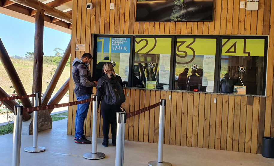 Ainda nesta quarta-feira, o secretário do Desenvolvimento Sustentável e do Turismo conheceu o modelo de administração adotado no Buraco do Padre, também em Ponta Grossa, que teve sua exploração comercial direta autorizada pelo ICMBio, no modelo de Parceria Público Privada (PPP). O atrativo integra o Parque Nacional dos Campos Gerais. 19/05/2021 - Foto: SEDEST/IAT