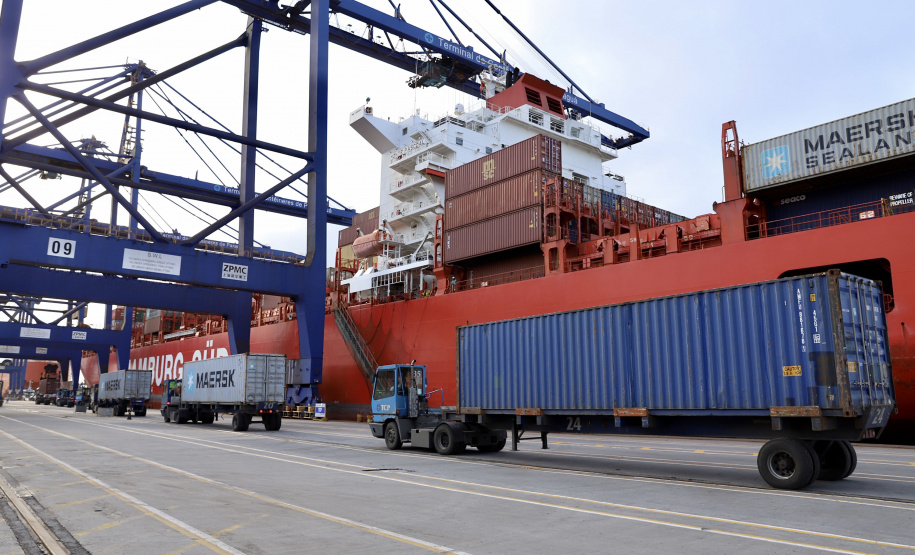 As exportações de mel, pelo Porto de Paranaguá, cresceram 31,65% neste primeiro quadrimestre, comparado com o período em 2020. O produto natural que deixou o país pelo terminal paranaense movimentou, de janeiro a abril, US$ 12,48 milhões. Quase toda carga exportada é produzida no próprio Estado, que está entre os três principais produtores do país. - Foto: Claudio Neves/Portos do Paraná