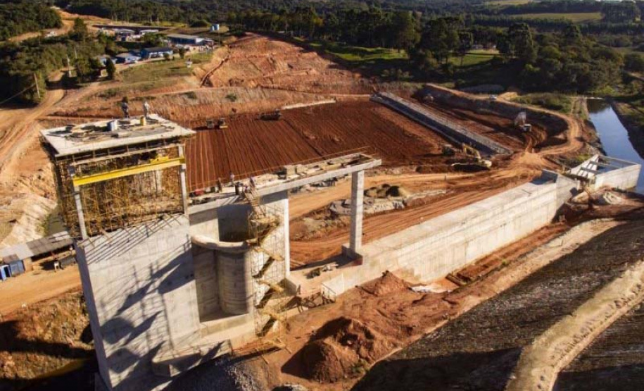 Prefeitos e vereadores de municípios atendidos pelo Sistema de Abastecimento Integrado de Curitiba e Região Metropolitana (SAIC) visitaram nesta semana a obra de construção da Barragem Miringuava, em São José dos Pinhais. Eles foram recebidos por diretores da Sanepar. - Curitiba, 20/05/2021 - Foto: Sanepar