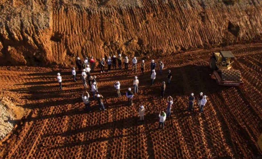 Prefeitos e vereadores de municípios atendidos pelo Sistema de Abastecimento Integrado de Curitiba e Região Metropolitana (SAIC) visitaram nesta semana a obra de construção da Barragem Miringuava, em São José dos Pinhais. Eles foram recebidos por diretores da Sanepar. - Curitiba, 20/05/2021 - Foto: Sanepar