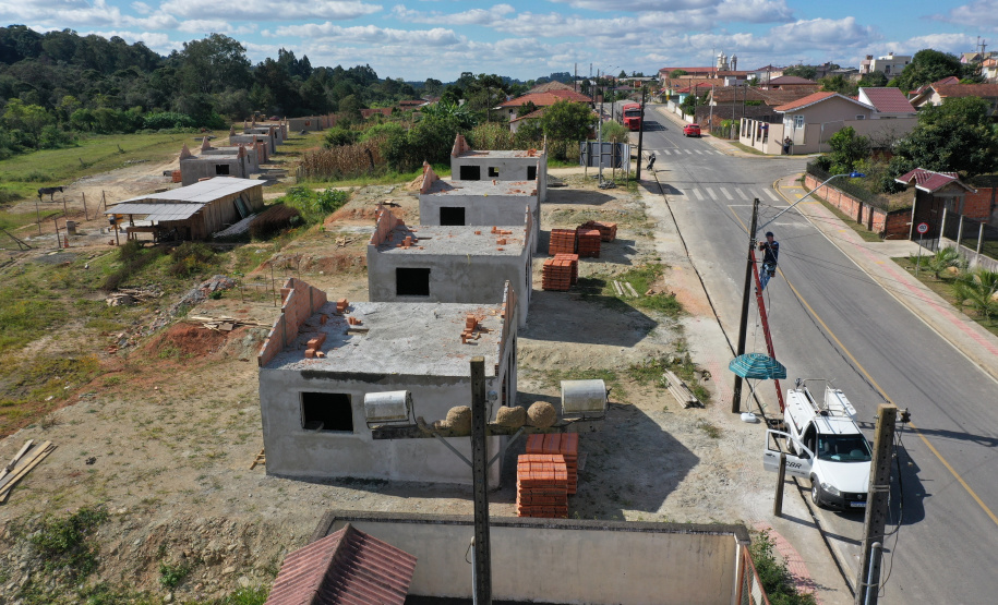 Técnicos da Cohapar e da Prefeitura de Rio Azul vistoriaram nesta quinta-feira (20) um terreno que poderá ser usado para a construção de novas casas populares na cidade, na região Centro-Sul do Paraná. O objetivo dos órgãos é ampliar os investimentos em habitação para o município, que já possui outros dois projetos em andamento e somam R$ 6,7 milhões de investimentos públicos para atendimento da população. (Foto: Alessandro Vieira / AEN)