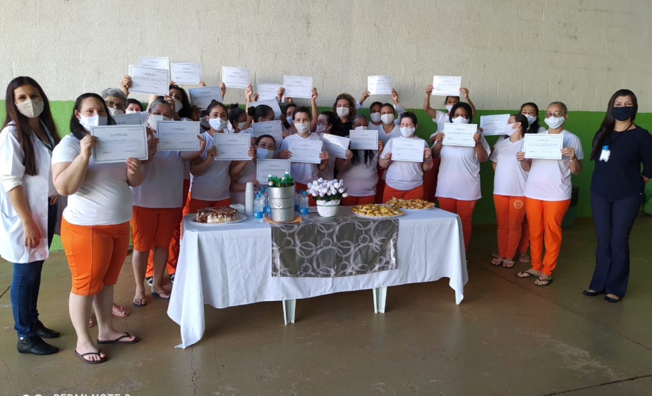 Presos de seis penitenciárias concluem curso de costura industrial - Foto: Depen/PR