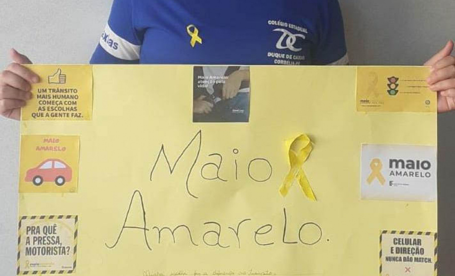Aliando o desenvolvimento dos conteúdos da disciplina de Língua Portuguesa à campanha internacional Maio Amarelo, de conscientização para a redução da mortalidade no trânsito, os alunos do 7° ano do Colégio Estadual Duque de Caxias, da cidade de Corbélia, no Oeste do Estado, aplicam seu aprendizado produzindo materiais especiais sobre o tema. - Foto: SEED