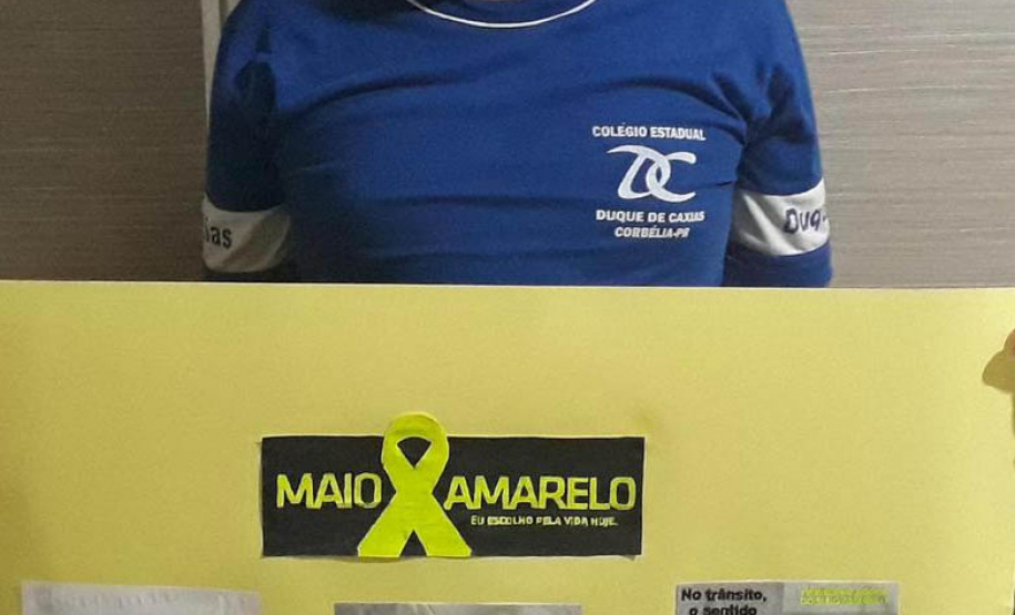 Aliando o desenvolvimento dos conteúdos da disciplina de Língua Portuguesa à campanha internacional Maio Amarelo, de conscientização para a redução da mortalidade no trânsito, os alunos do 7° ano do Colégio Estadual Duque de Caxias, da cidade de Corbélia, no Oeste do Estado, aplicam seu aprendizado produzindo materiais especiais sobre o tema. - Foto: SEED