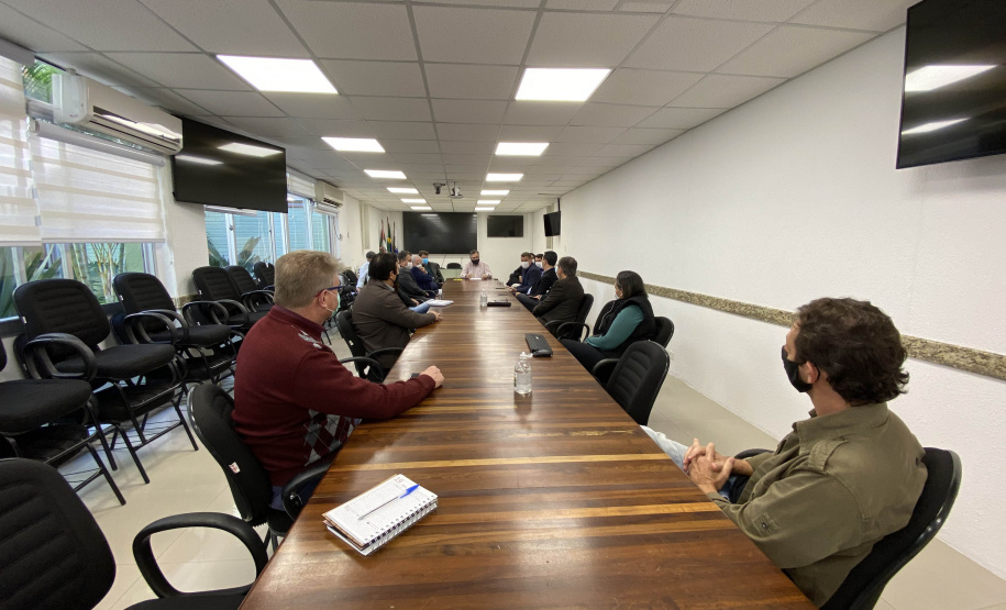 A Secretaria de Estado da Saúde (Sesa) promoveu nesta quinta-feira (20) reunião com prefeitos, secretários municipais e deputados ligados ao litoral do Estado para articulação de novas ações de enfrentamento à Covid-19 na região. - Curitiba, 20/05/2021 - Foto: Andressa Desyreé/SESA
