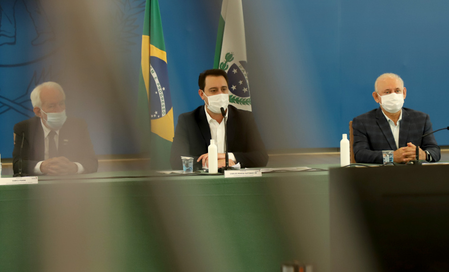 A nova concessão das rodovias que cortam o Paraná será baseada em torno da menor tarifa oferecida ao usuário, sem limite de desconto na disputa na Bolsa de Valores, arrumando a modelagem de acordo com o anseio da população. A alteração na proposta original foi anunciada pelo governador Carlos Massa Ratinho Junior durante entrevista coletiva nesta sexta-feira (21), no Palácio Iguaçu, em Curitiba, e é resultado das seguidas reuniões em Brasília (DF) do início desta semana. Foto: Ari Dias/AEN