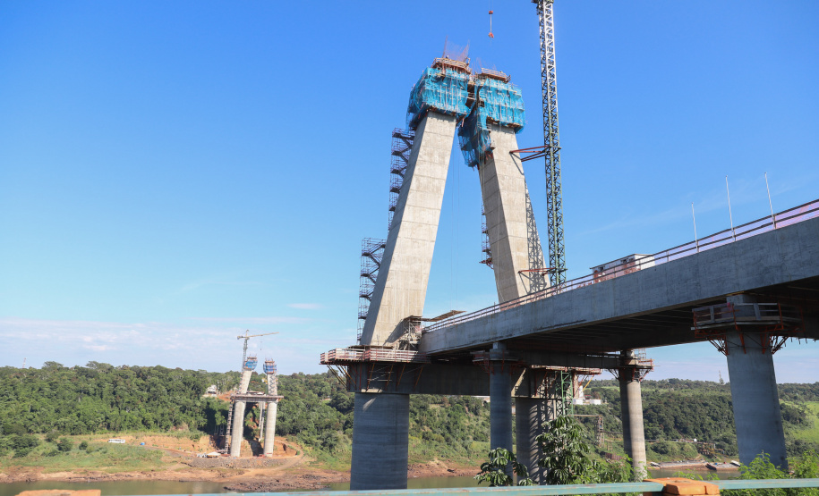 Andamento das obras na  Ponte da Integração Brasil - Paraguai, entre Foz do Iguaçu e Presidente Franco .08/04/2021 - Foto: Geraldo Bubniak/AEN