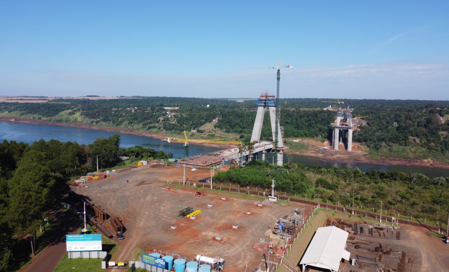 Andamento das obras na  Ponte da Integração Brasil - Paraguai, entre Foz do Iguaçu e Presidente Franco .08/04/2021 - Foto: Geraldo Bubniak/AEN