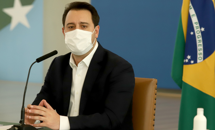 A nova concessão das rodovias que cortam o Paraná será baseada em torno da menor tarifa oferecida ao usuário, sem limite de desconto na disputa na Bolsa de Valores, arrumando a modelagem de acordo com o anseio da população. A alteração na proposta original foi anunciada pelo governador Carlos Massa Ratinho Junior durante entrevista coletiva nesta sexta-feira (21), no Palácio Iguaçu, em Curitiba, e é resultado das seguidas reuniões em Brasília (DF) do início desta semana. Foto: Ari Dias/AEN