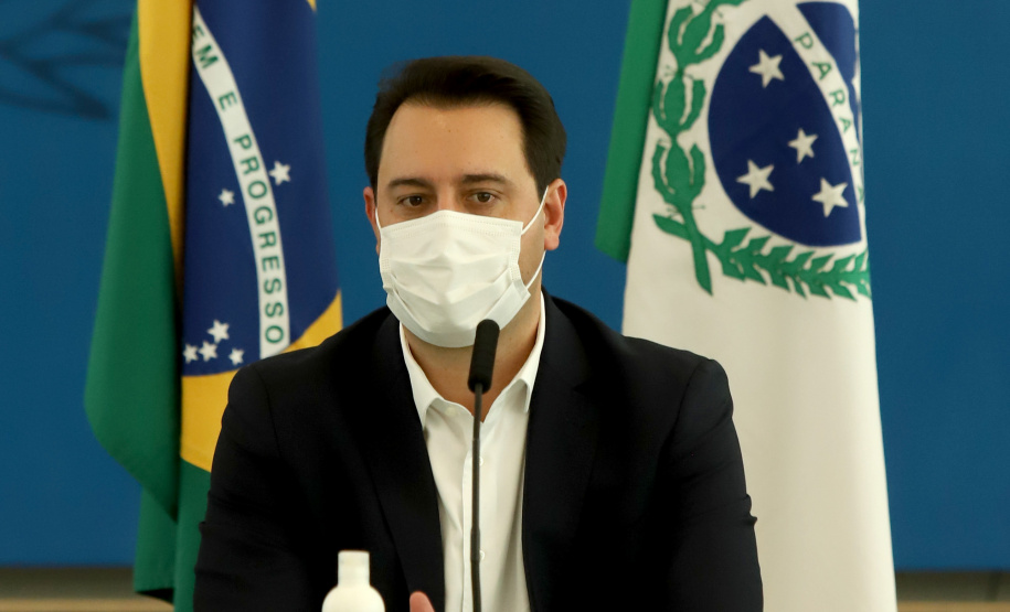 A nova concessão das rodovias que cortam o Paraná será baseada em torno da menor tarifa oferecida ao usuário, sem limite de desconto na disputa na Bolsa de Valores, arrumando a modelagem de acordo com o anseio da população. A alteração na proposta original foi anunciada pelo governador Carlos Massa Ratinho Junior durante entrevista coletiva nesta sexta-feira (21), no Palácio Iguaçu, em Curitiba, e é resultado das seguidas reuniões em Brasília (DF) do início desta semana. Foto: Ari Dias/AEN