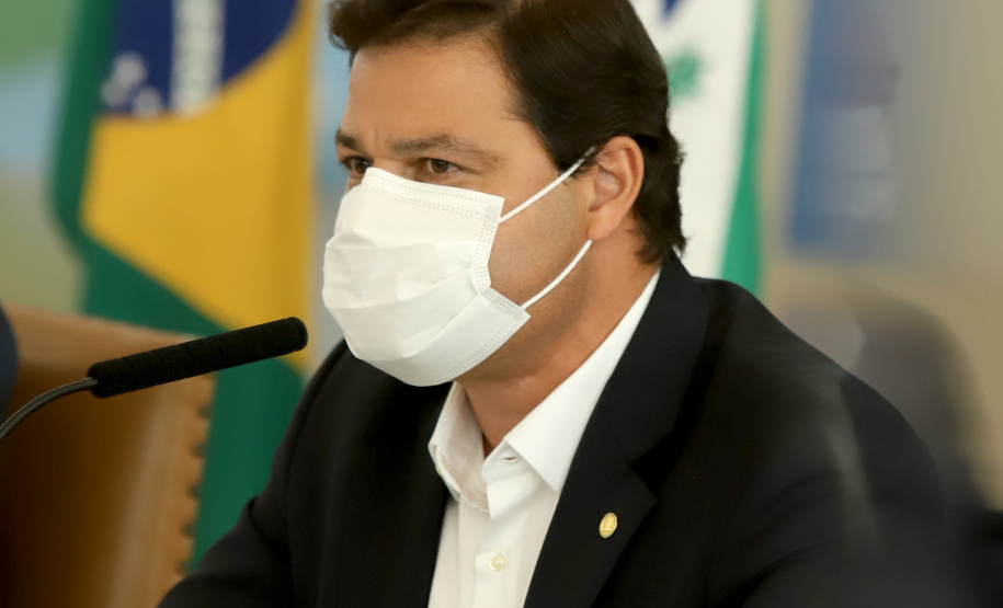 A nova concessão das rodovias que cortam o Paraná será baseada em torno da menor tarifa oferecida ao usuário, sem limite de desconto na disputa na Bolsa de Valores, arrumando a modelagem de acordo com o anseio da população. A alteração na proposta original foi anunciada pelo governador Carlos Massa Ratinho Junior durante entrevista coletiva nesta sexta-feira (21), no Palácio Iguaçu, em Curitiba, e é resultado das seguidas reuniões em Brasília (DF) do início desta semana. Foto: Ari Dias/AEN