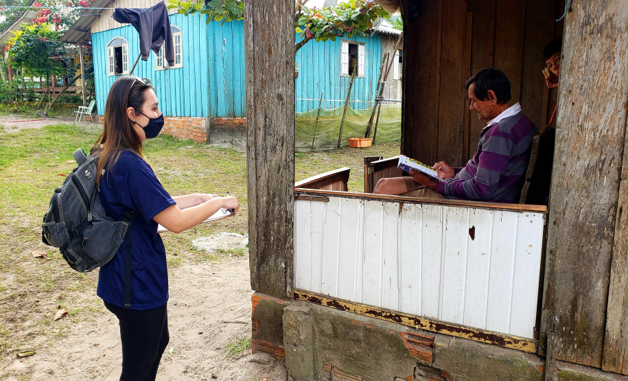 Ações de combate ao mosquito Aedes Aegypti aconteceram em comunidades isoladas do Litoral paranaense, nessa semana. O Mutirão Contra a Dengue, realizado em parceria pela Portos do Paraná e Terminal de Contêineres de Paranaguá (TCP), mobilizou moradores de São Miguel, Ponta do Ubá, Eufrasina, Amparo e Piaçaguera. - Paranaguá, 20/05/2021 - Foto: Claudio Neves/Portos do Paraná