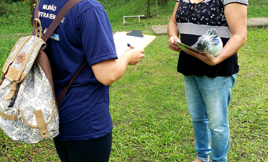 Ações de combate ao mosquito Aedes Aegypti aconteceram em comunidades isoladas do Litoral paranaense, nessa semana. O Mutirão Contra a Dengue, realizado em parceria pela Portos do Paraná e Terminal de Contêineres de Paranaguá (TCP), mobilizou moradores de São Miguel, Ponta do Ubá, Eufrasina, Amparo e Piaçaguera. - Paranaguá, 20/05/2021 - Foto: Claudio Neves/Portos do Paraná