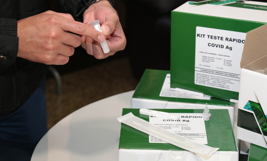 O Complexo Hospitalar do Trabalhador (CHT) irá utilizar mil testes rápidos para diagnóstico da Covid-19 em pacientes e colaboradores nas unidades que compõem o complexo, como o Hospital do Trabalhador, Hospital de Reabilitação, Hospital de Infectologia e Retaguarda Clínica, Hospital da Lapa, e Hospital Regional do Litoral. -  Curitiba, 21/05/2021  -  Foto: Clevis Massolia/CHT