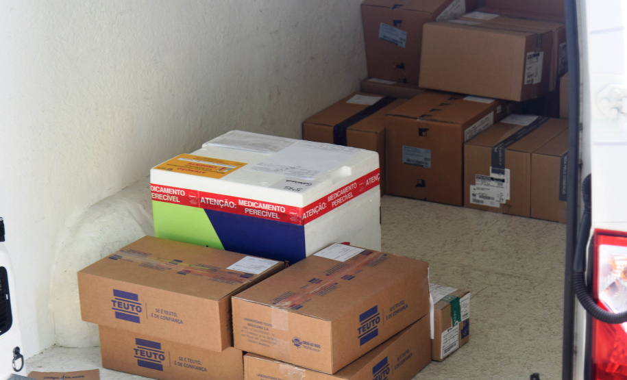O Centro de Medicamentos do Paraná (Cemepar) enviou nesta sexta-feira (21) o maior quantitativo de insumos em um só dia desde o início do combate a Covid-19 no Estado. Ao todo, 1.114.257 unidades estão sendo enviadas para as 22 Regionais de Saúde.  -  Curitiba, 21/05/2021  -  Foto: Américo Antonio/SESA
