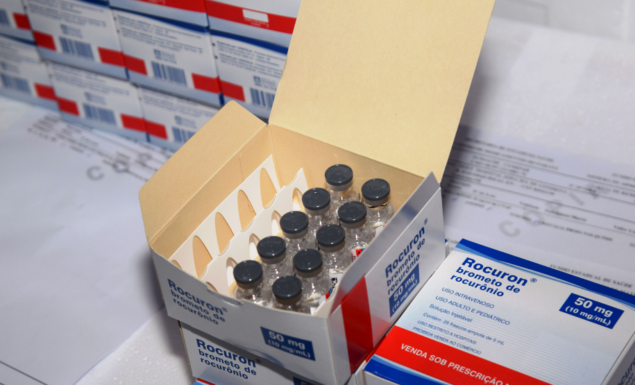 O Centro de Medicamentos do Paraná (Cemepar) enviou nesta sexta-feira (21) o maior quantitativo de insumos em um só dia desde o início do combate a Covid-19 no Estado. Ao todo, 1.114.257 unidades estão sendo enviadas para as 22 Regionais de Saúde.  -  Curitiba, 21/05/2021  -  Foto: Américo Antonio/SESA