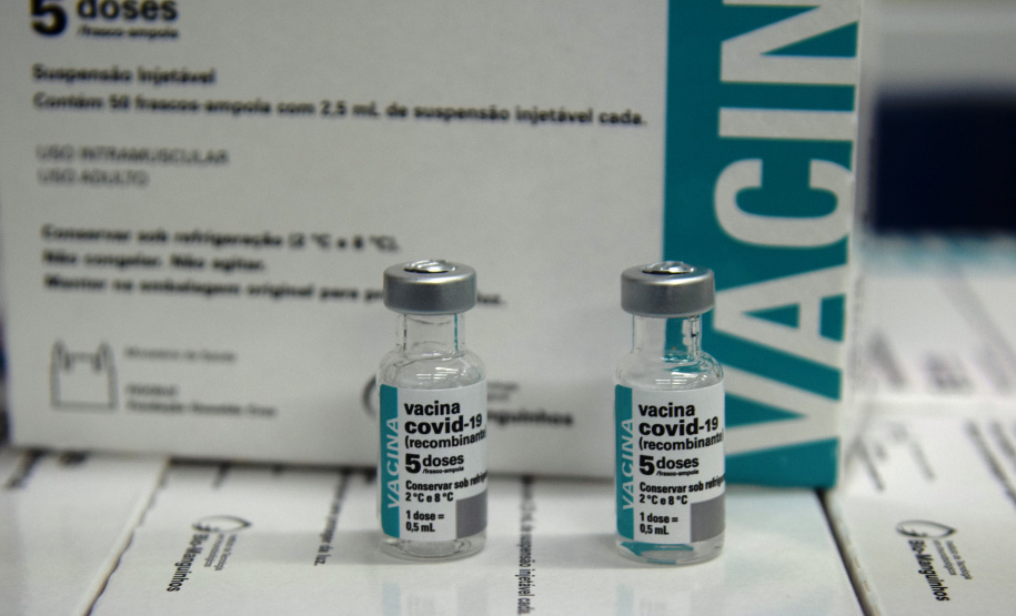 O Centro de Medicamentos do Paraná (Cemepar) enviou nesta sexta-feira (21) o maior quantitativo de insumos em um só dia desde o início do combate a Covid-19 no Estado. Ao todo, 1.114.257 unidades estão sendo enviadas para as 22 Regionais de Saúde.  -  Curitiba, 21/05/2021  -  Foto: Américo Antonio/SESA