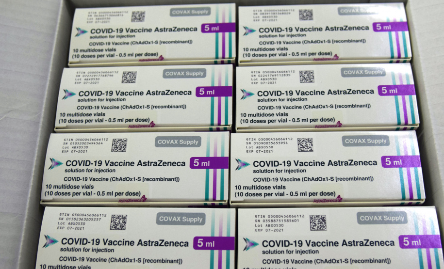 O Centro de Medicamentos do Paraná (Cemepar) enviou nesta sexta-feira (21) o maior quantitativo de insumos em um só dia desde o início do combate a Covid-19 no Estado. Ao todo, 1.114.257 unidades estão sendo enviadas para as 22 Regionais de Saúde.  -  Curitiba, 21/05/2021  -  Foto: Américo Antonio/SESA