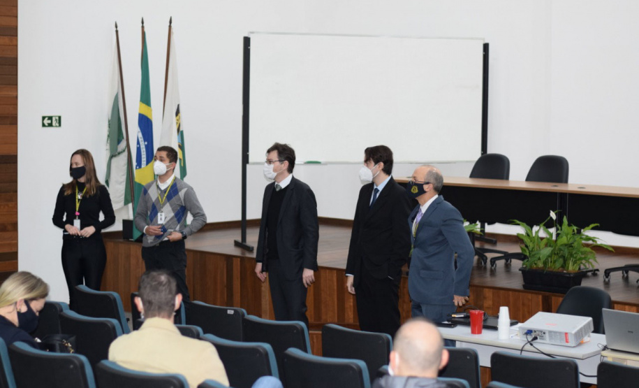 A Polícia Científica do Paraná realizou uma capacitação voltada às chefias das 20 unidades da instituição (18 no interior e duas na capital), com intuito de nivelar e unificar os trabalhos, além de integrar os profissionais. A capacitação teve carga horária de 30 horas e contou com diversas palestras ligadas à gestão, ministradas de terça a quinta-feira (18 a 20/05), na sede da Polícia Científica do Paraná, em Curitiba. - Curitiba, 21/05/2021 - Foto: SESP/PR